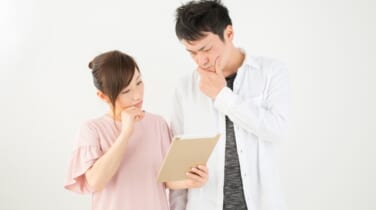 医療保険と経済的な要因を考慮する